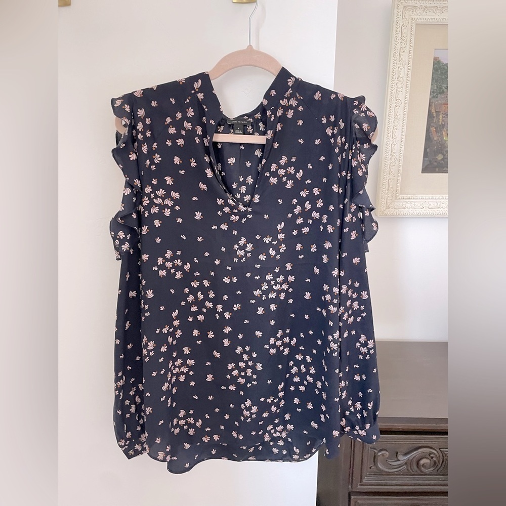 Ann Taylor Navy Cream Floral V Neck Cold Shoulder Ruffled Blouse Size M
